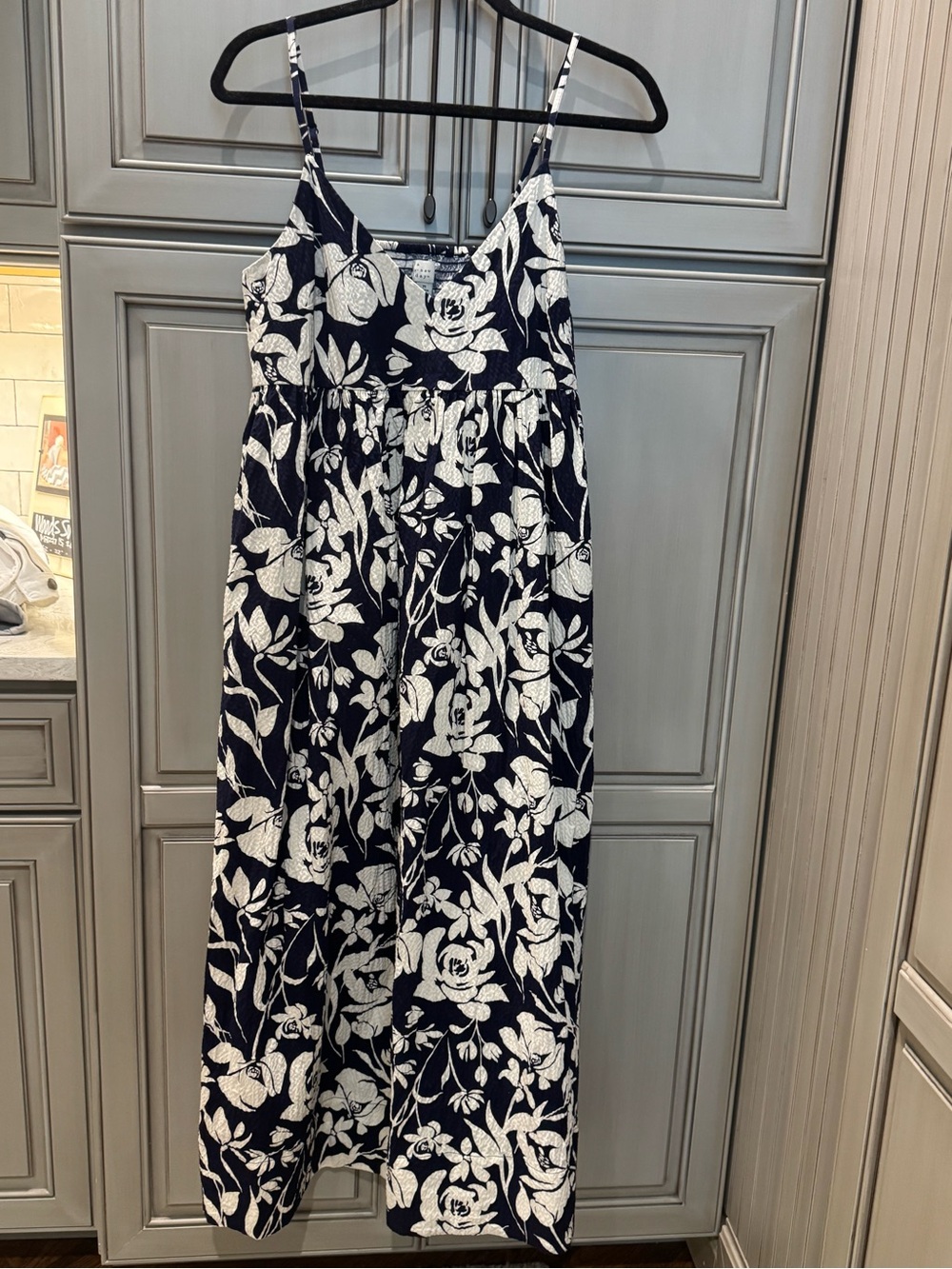 Worn once- Navy and White Floral Maxi Dress w pockets